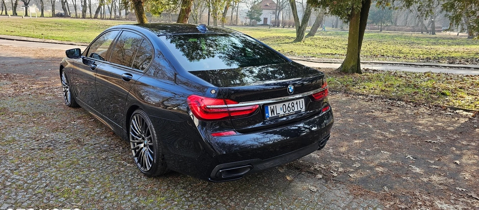 BMW Seria 7 cena 165000 przebieg: 260000, rok produkcji 2016 z Legionowo małe 497